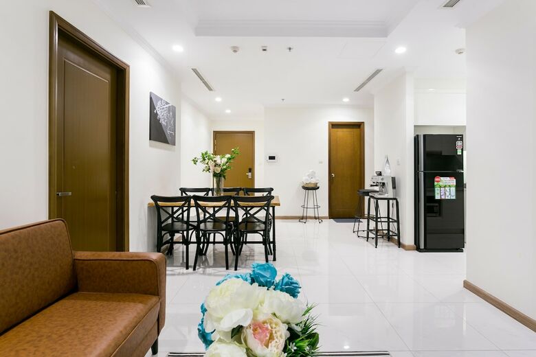 Luxury Apartment In Vinhomes Golden River