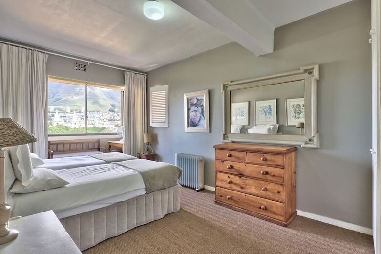 Holyrood Apartments 603
