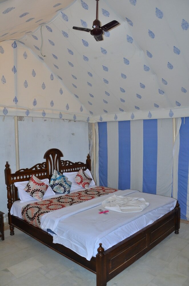Hotel Oasis Camp Sam