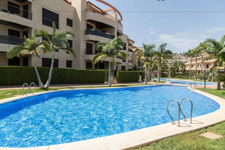 Lujoso Apartamento Con Piscina Interior