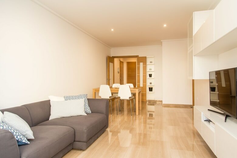 Lujoso Apartamento Con Piscina Interior
