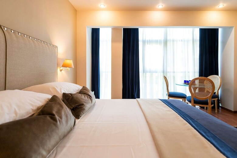 Best Western Plus Embassy Hotel