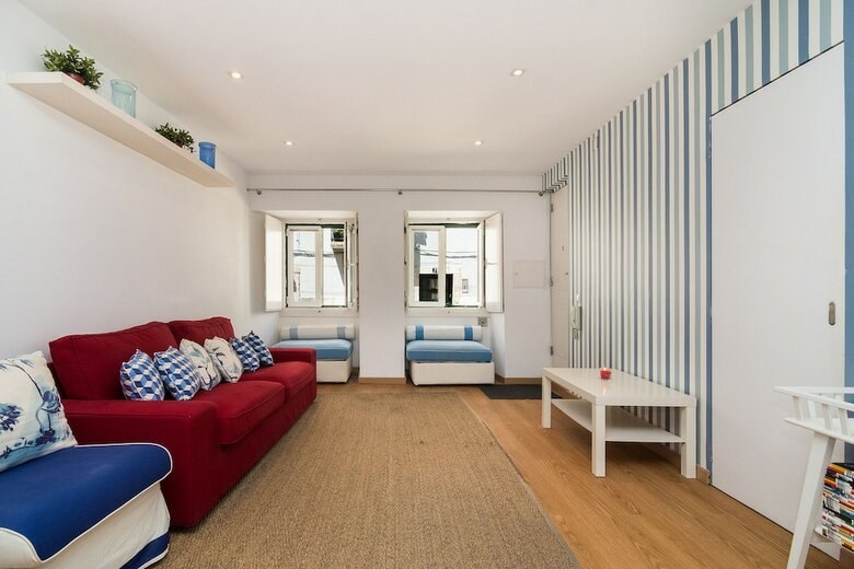 Enjoy Charming Downtown Apartment