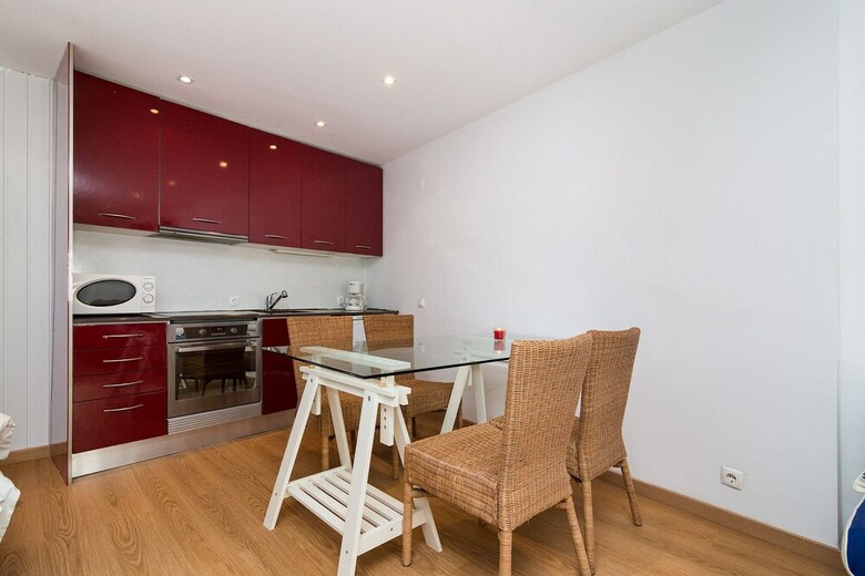 Enjoy Charming Downtown Apartment