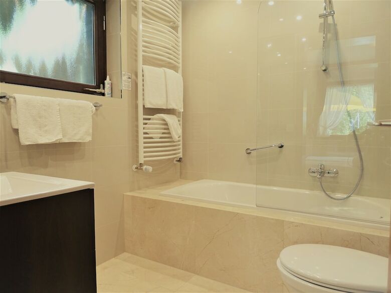 Schwarzwald- Hotel Kr�utle
