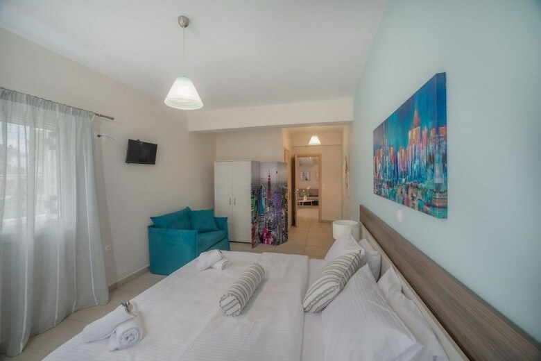 Tesys Studios & Apartments
