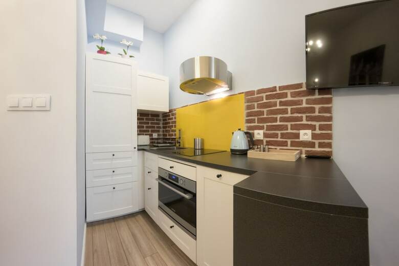 Rister Apartments