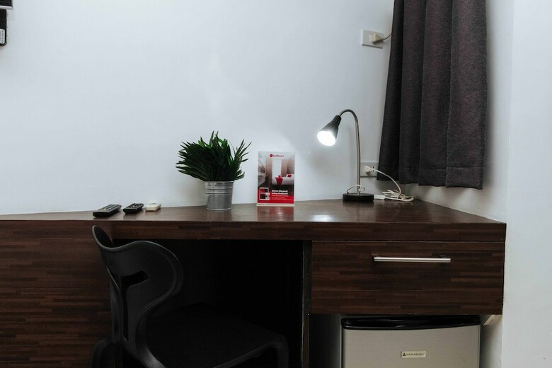 Hotel Reddoorz Plus @ Poblacion Makati