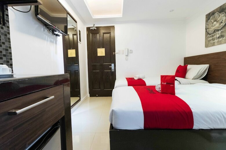 Hotel Reddoorz Plus @ Poblacion Makati