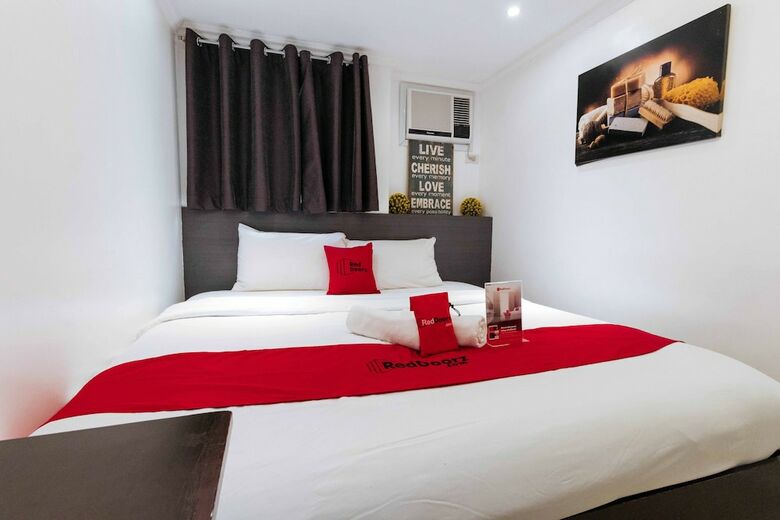 Hotel Reddoorz Plus @ Poblacion Makati