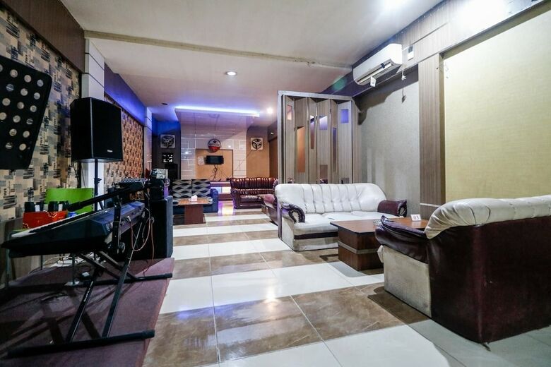 Hotel Reddoorz Plus Near Pasar Wisata