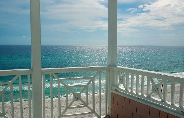 Pineapple Villas On Laguna Beach