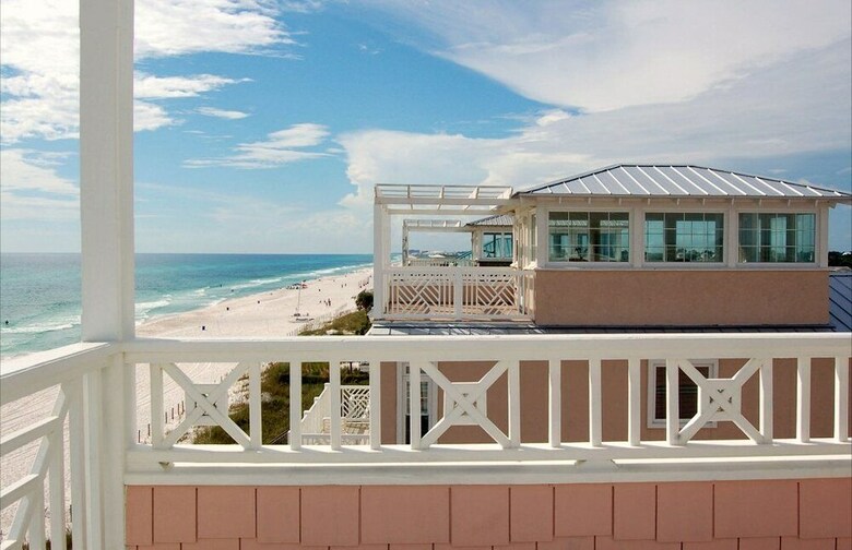 Pineapple Villas On Laguna Beach