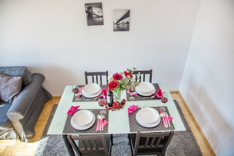 Apartamentos Little Home - Warsaw Royal