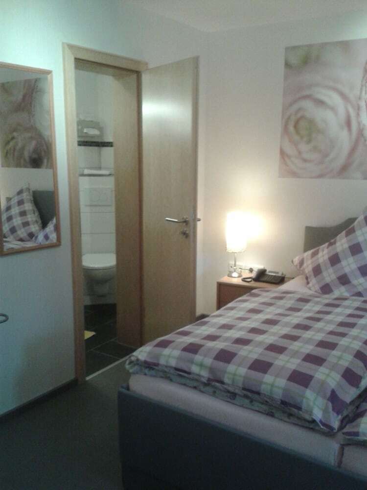 Aparthotel Pension Und Ferienwohnungen Schweinsberg