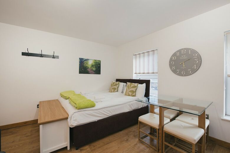 Newmarket Road Apartments (Peymans)