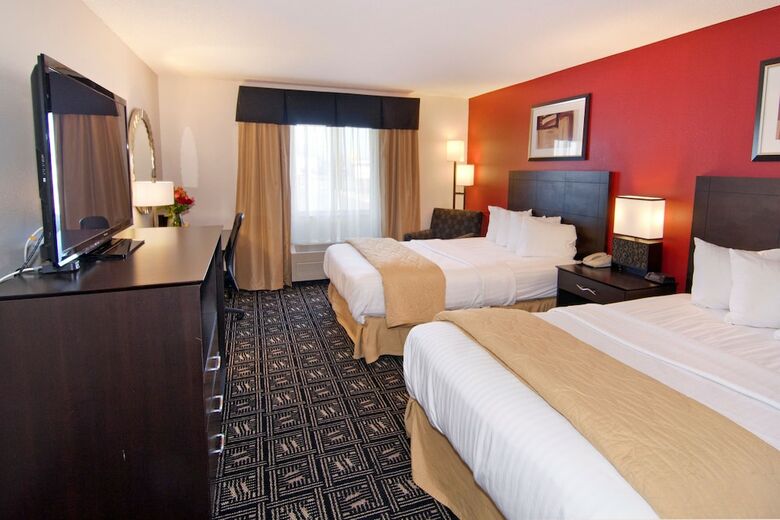 Hotel Quality Inn - In The Business District