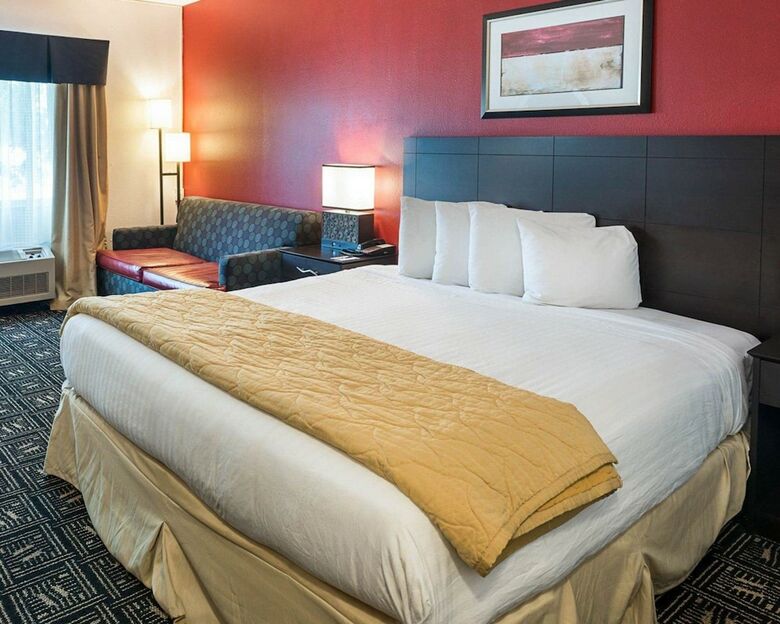 Hotel Quality Inn - In The Business District