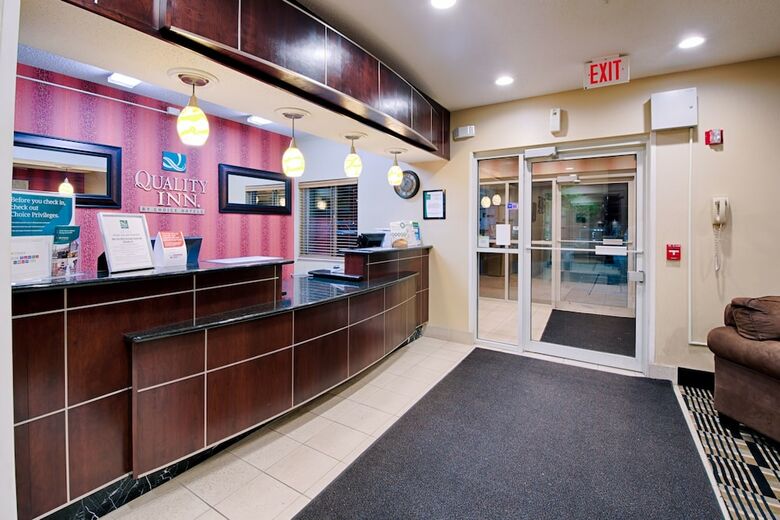 Hotel Quality Inn - In The Business District