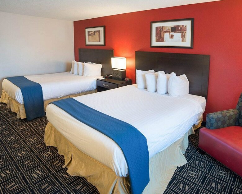 Hotel Quality Inn - In The Business District