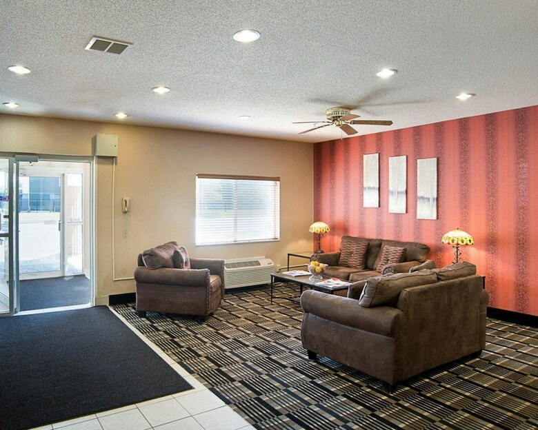 Hotel Quality Inn - In The Business District