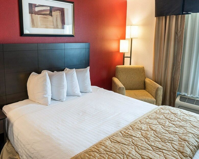 Hotel Quality Inn - In The Business District