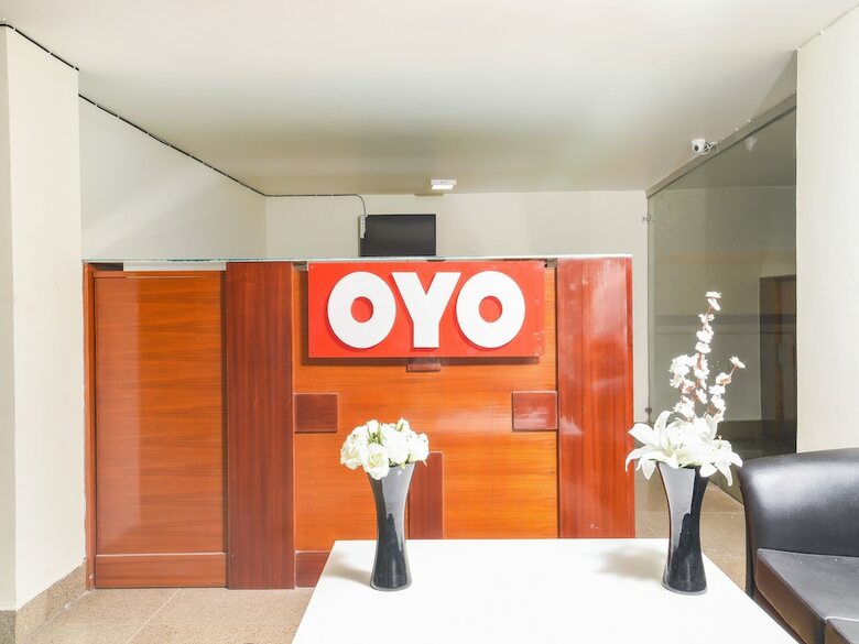 Hotel Oyo 15623 Golden Crystal