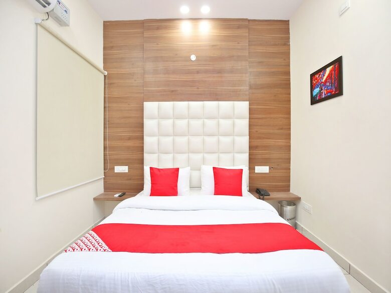 Oyo 15975 Hotel 365