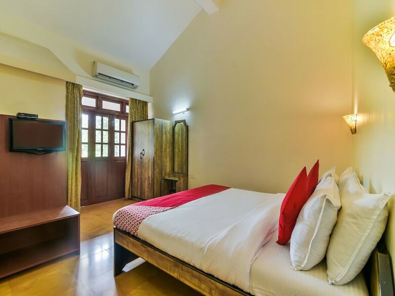 Hotel Oyo 4977 Kristal Sands Beach Resort