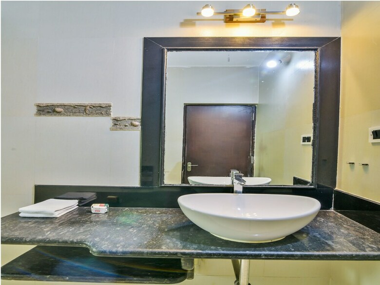 Hotel Oyo 4977 Kristal Sands Beach Resort