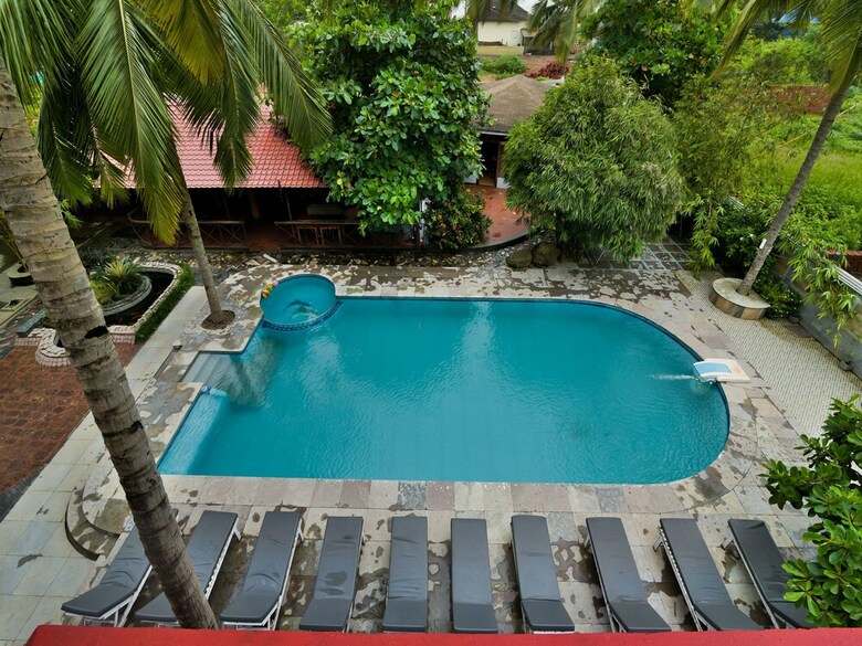 Hotel Oyo 4977 Kristal Sands Beach Resort