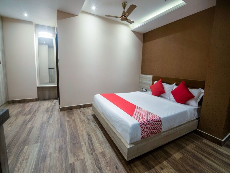 Oyo 14869 Hotel Apollo