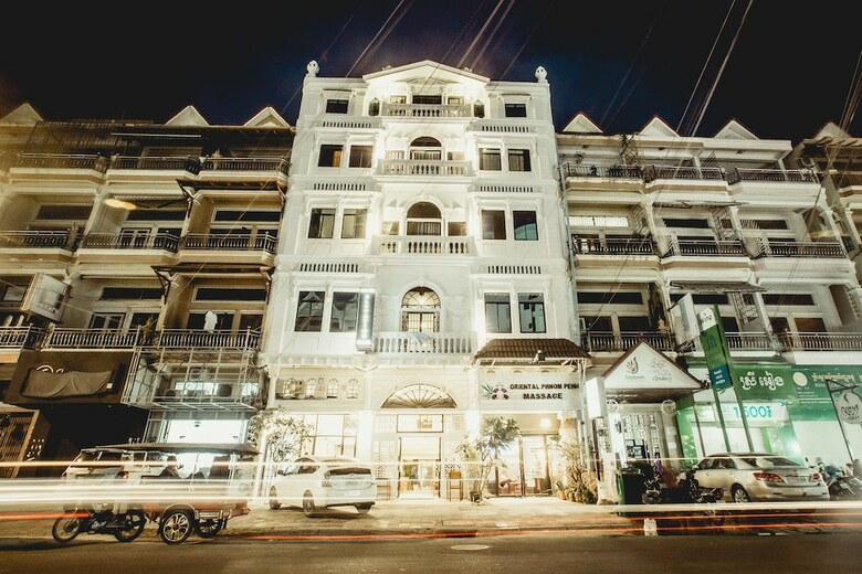 Grand Elevation Hotel