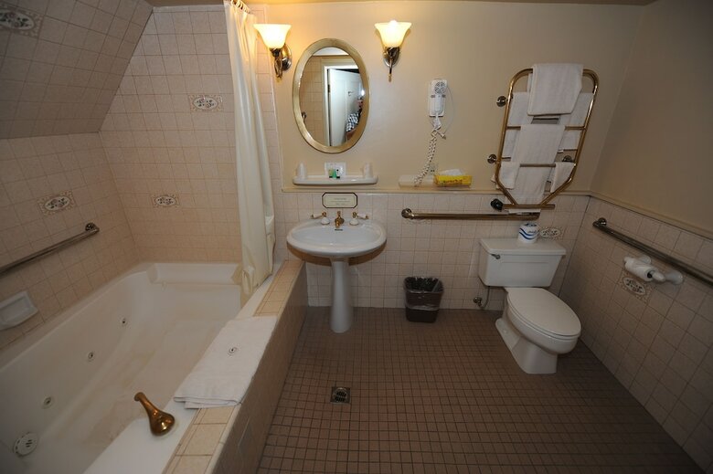 Hotel Saddleback Inn