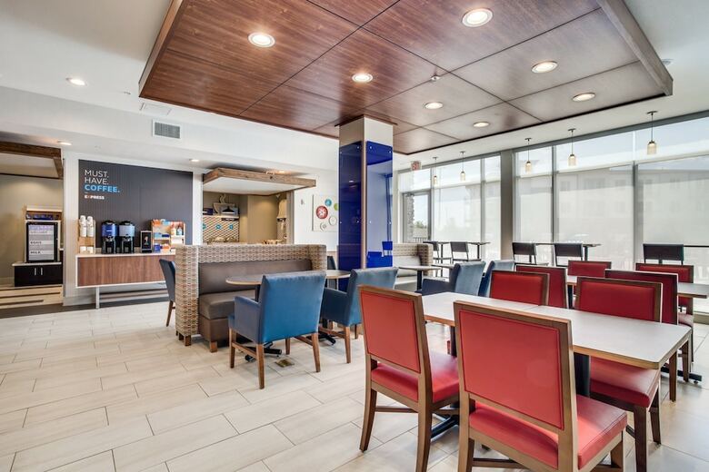Hotel Holiday Inn Express And Suites Denton South