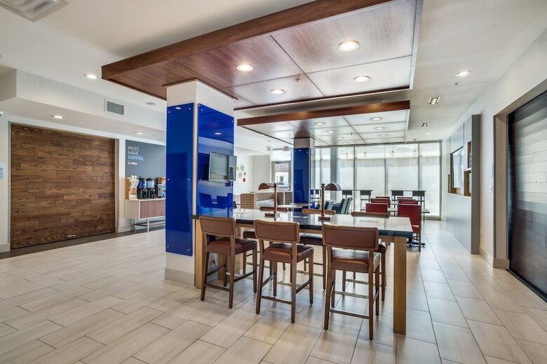Hotel Holiday Inn Express And Suites Denton South