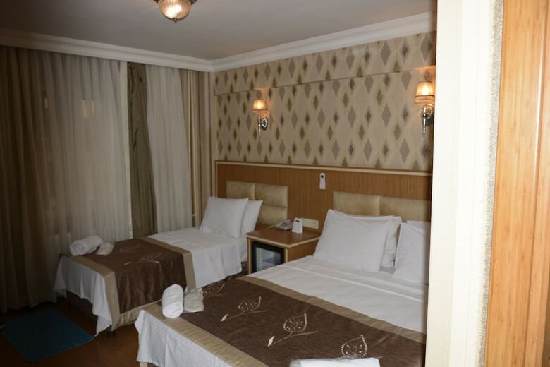 Hermanos Hotel