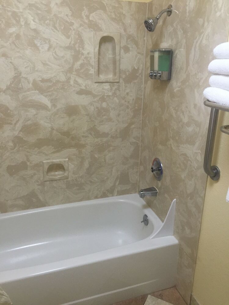 Hotel Quality Inn And Suites Airport