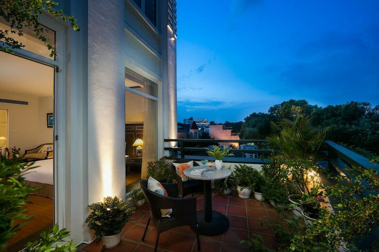 Zephyr Suites Boutique Hotel
