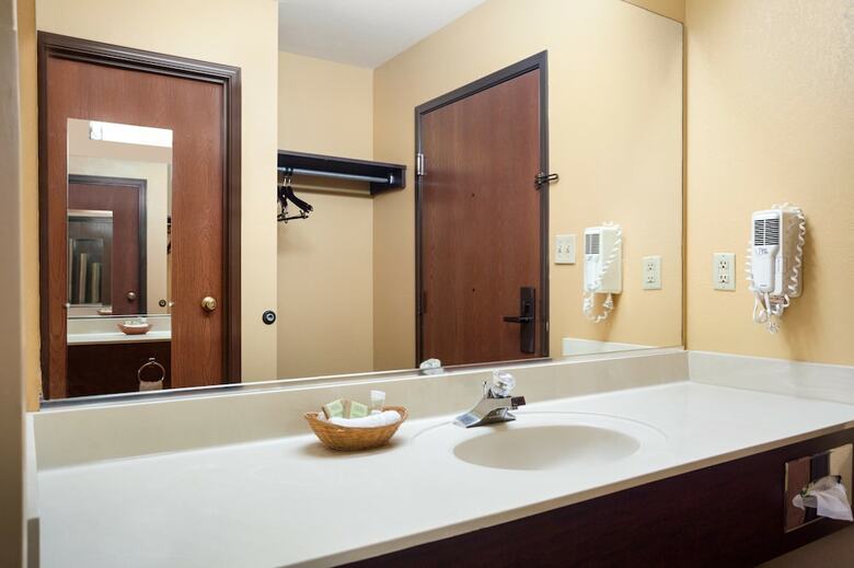 Hotel Super 8 By Wyndham Eddyville/kuttawa