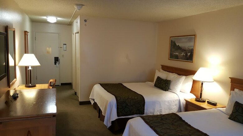 Hotel Coast Inn At Lake Hood