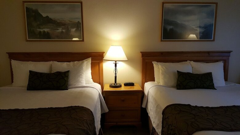 Hotel Coast Inn At Lake Hood