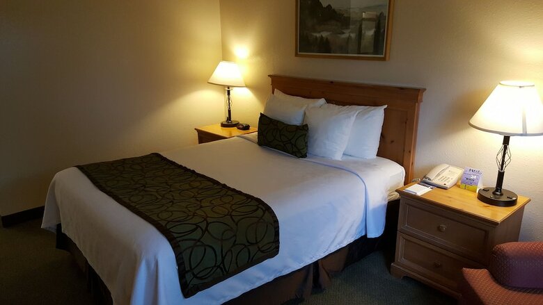 Hotel Coast Inn At Lake Hood