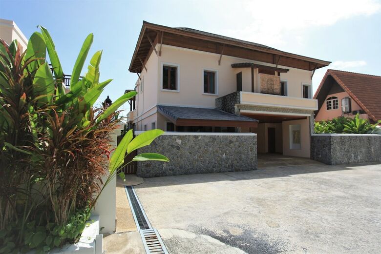 Apartamentos Surin Sabai