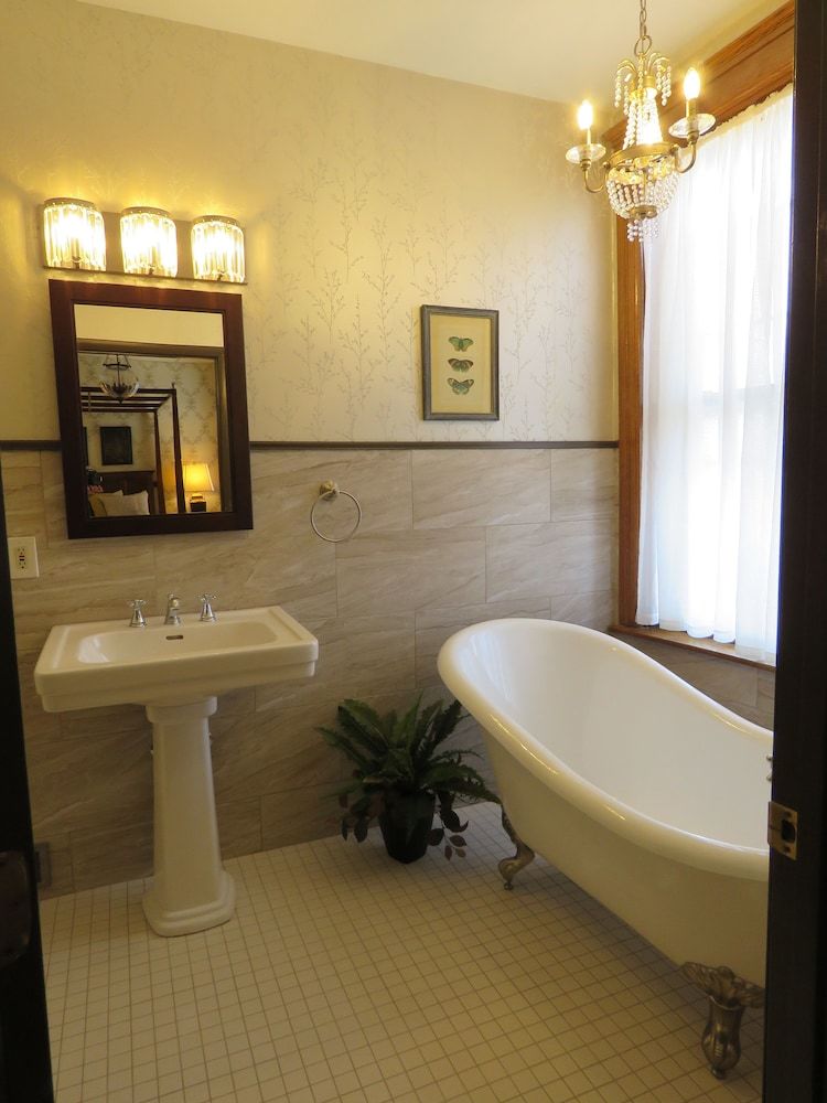 Hotel Altland House Inn And Suites