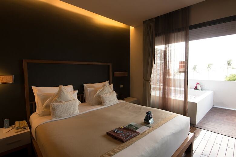 Hotel The Sea Koh Samui Beachfront Resort & Spa