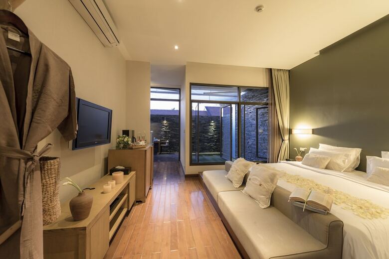 Hotel The Sea Koh Samui Beachfront Resort & Spa