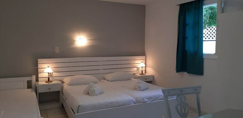 Zefi Hotel & Suites