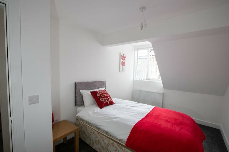 Fantastic Bradford Townhouse 6 Bedrooms