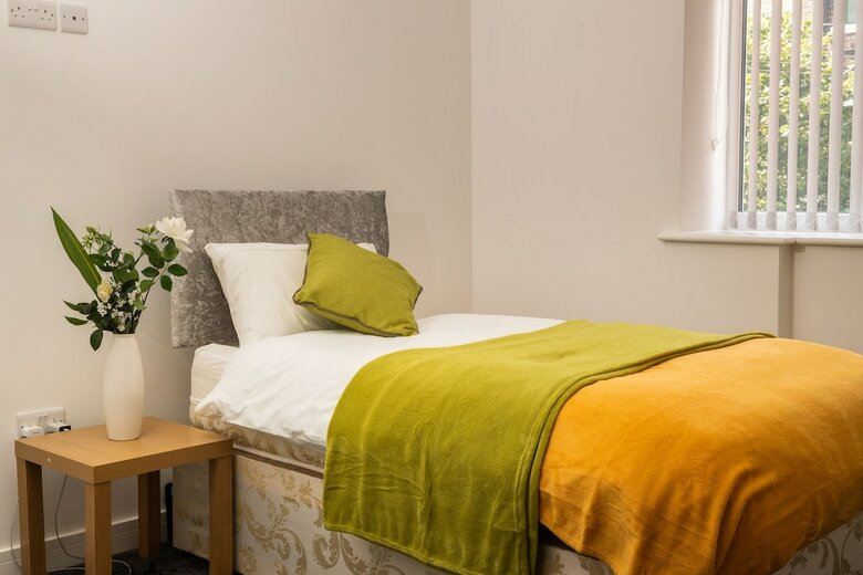 Fantastic Bradford Townhouse 6 Bedrooms
